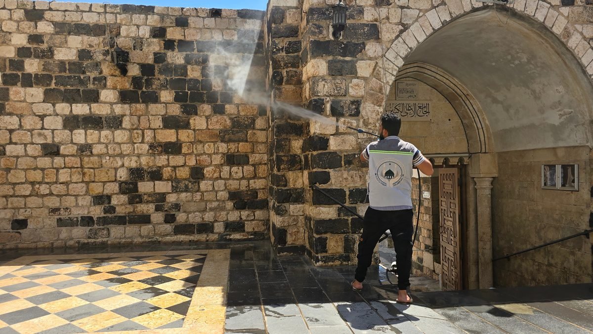 تنظيف قاعة الصلاة